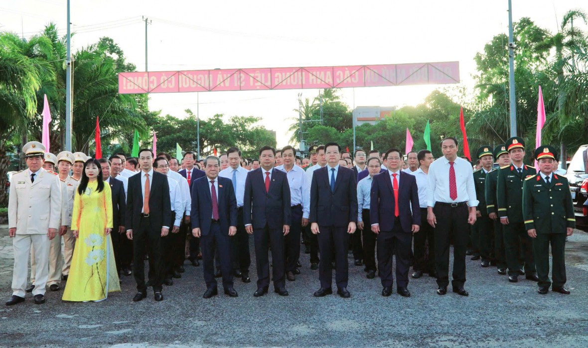 Phó Thủ tướng Chính phủ Mai Văn Chính dự lễ thành lập tỉnh An Giang mới Phó Thủ tướng Chính phủ Mai Văn Chính dự lễ thành lập tỉnh An Giang mới