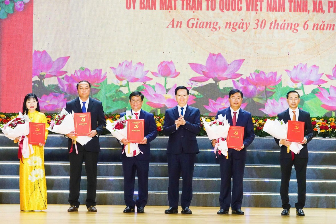 Phó Thủ tướng Chính phủ Mai Văn Chính dự lễ thành lập tỉnh An Giang mới Phó Thủ tướng Chính phủ Mai Văn Chính dự lễ thành lập tỉnh An Giang mới