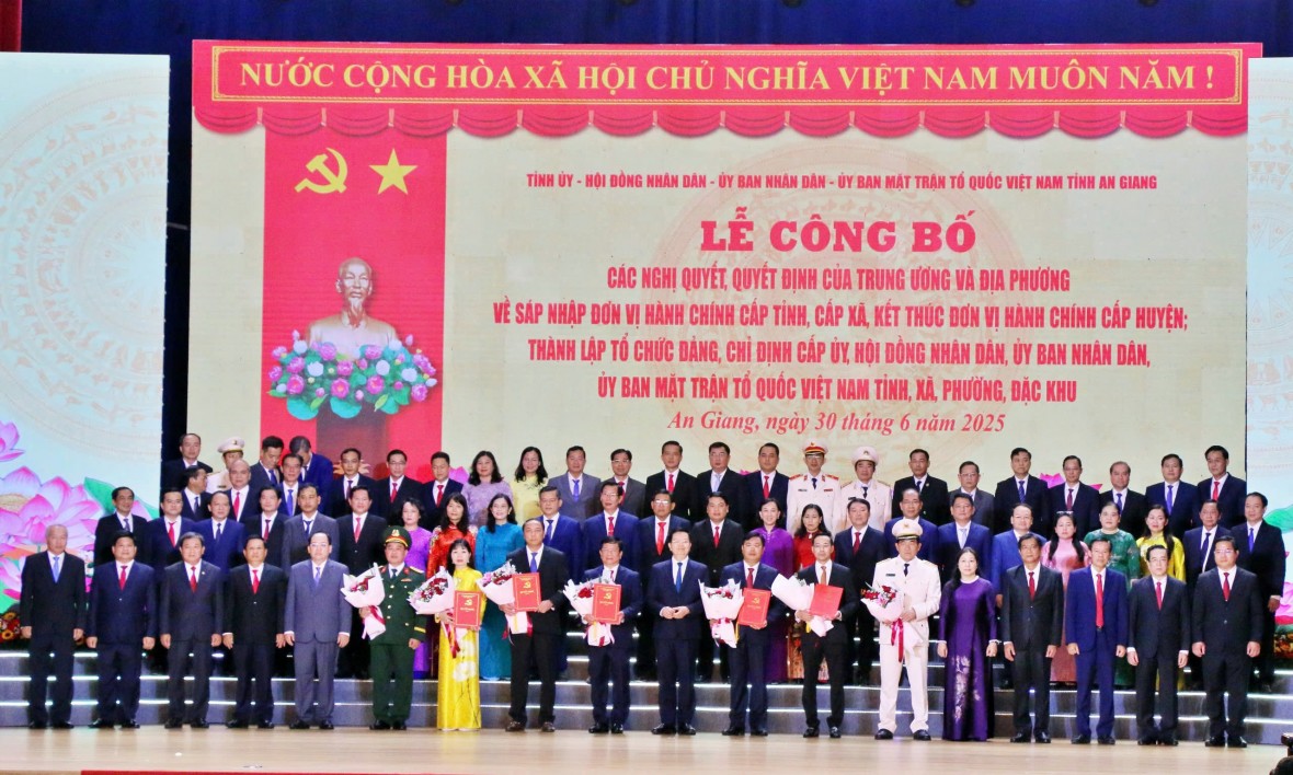 Phó Thủ tướng Chính phủ Mai Văn Chính dự lễ thành lập tỉnh An Giang mới Phó Thủ tướng Chính phủ Mai Văn Chính dự lễ thành lập tỉnh An Giang mới