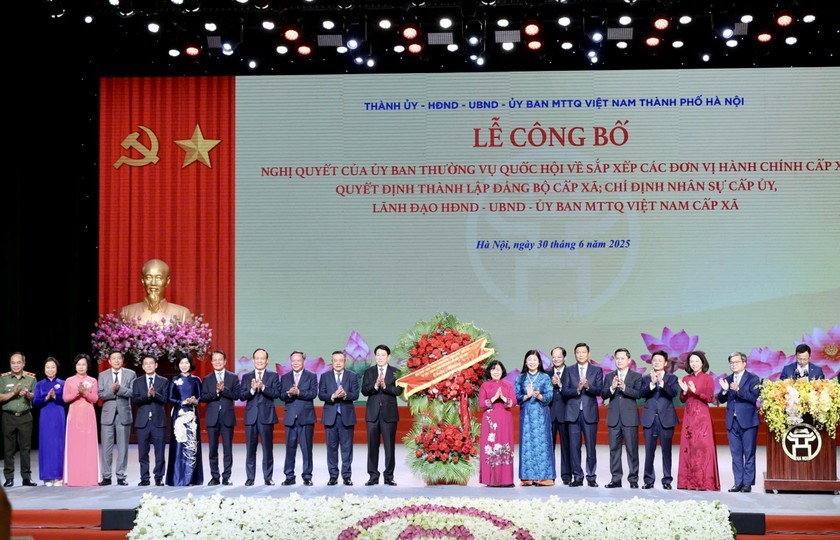 Chủ tịch nước Lương Cường dự lễ công bố sắp xếp đơn vị hành chính tại Hà Nội Chủ tịch nước Lương Cường dự lễ công bố sắp xếp đơn vị hành chính tại Hà Nội