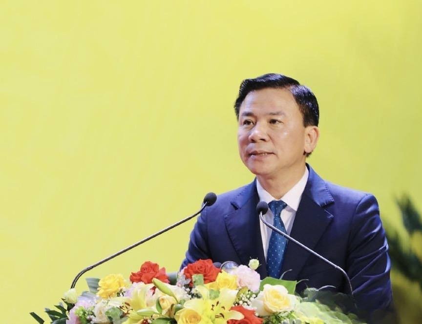 Đồng chí Đỗ Trọng Hưng, Ủy viên Trung ương Đảng, Phó Trưởng Ban Tổ chức Trung ương đã công bố các Nghị Quyết, Quyết định của Trung ương. (Ảnh: Cổng TTĐT tỉnh Ninh Bình)