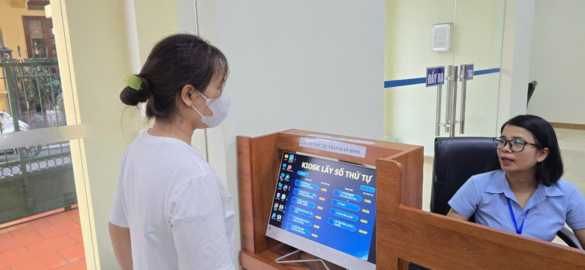 Trung tâm Hành chính công Quảng Ninh hoạt động ổn định trong ngày đầu sau sáp nhập