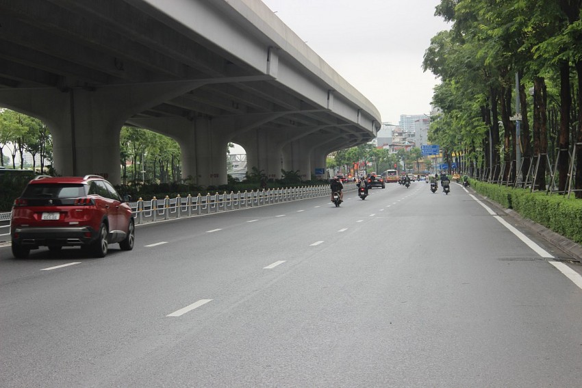 Điều chỉnh ô tô được lưu thông ở tất cả các làn trên tuyến đường Phạm Văn Đồng