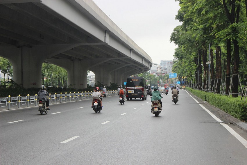Điều chỉnh ô tô được lưu thông ở tất cả các làn trên tuyến đường Phạm Văn Đồng