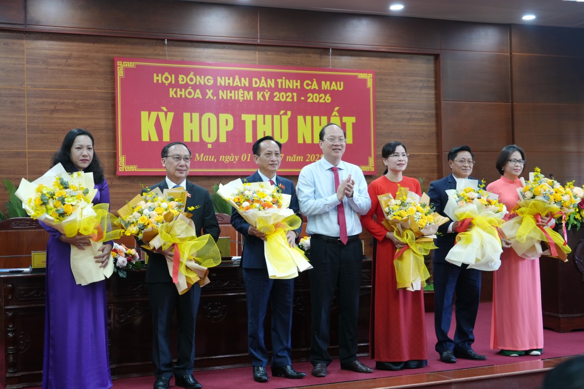 Kỳ họp thứ nhất của Hội đồng nhân dân tỉnh Cà Mau sau hợp nhất