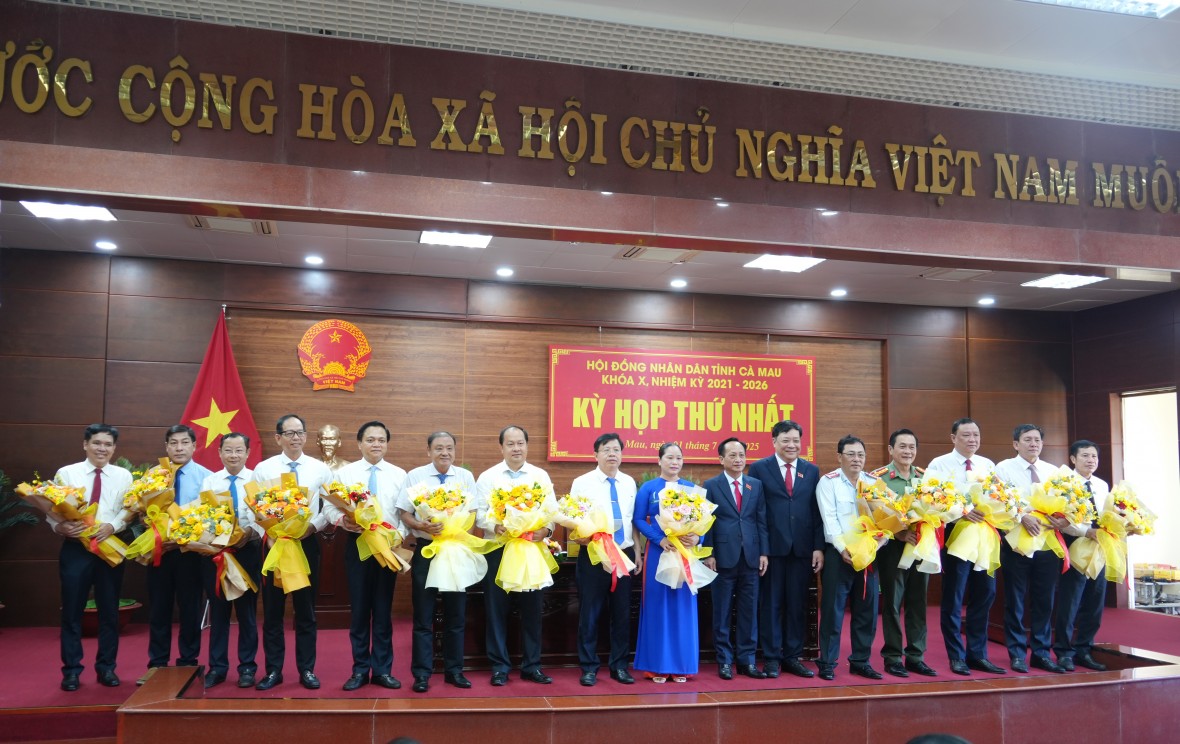 Kỳ họp thứ nhất của Hội đồng nhân dân tỉnh Cà Mau sau hợp nhất