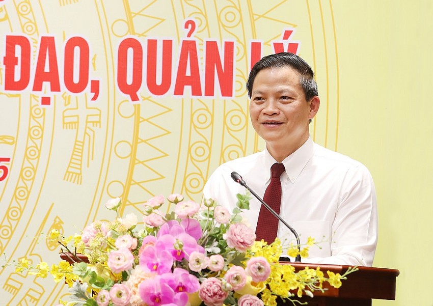 Đồng chí Vương Quốc Tuấn phát biểu giao nhiệm vụ. Đồng chí Vương Quốc Tuấn phát biểu giao nhiệm vụ.