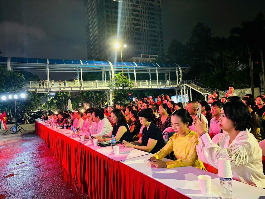 Nghĩa Đô rộn ràng thời khắc lịch sử: Chào mừng chính quyền địa phương 2 cấp