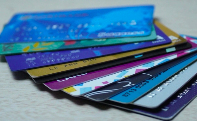 Khách hàng muốn tiếp tục thực hiện các giao dịch thẻ cần nhanh chóng chuyển đổi sang thẻ ATM sử dụng công nghệ chip (Ảnh: Mỹ Tâm). Khách hàng muốn tiếp tục thực hiện các giao dịch thẻ cần nhanh chóng chuyển đổi sang thẻ ATM sử dụng công nghệ chip (Ảnh: Mỹ Tâm).