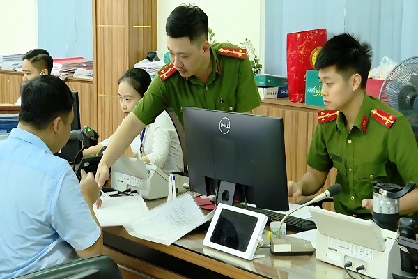 Công an tỉnh Ninh Bình hoàn thành nhiệm vụ chính trị ngay trong ngày đầu thực hiện chính quyền hai cấp Công an tỉnh Ninh Bình hoàn thành nhiệm vụ chính trị ngay trong ngày đầu thực hiện chính quyền hai cấp