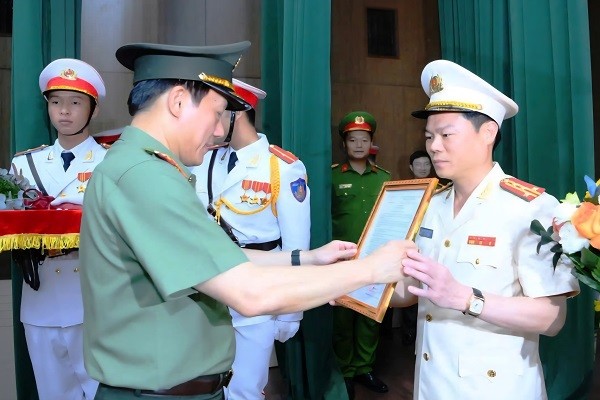 Công an tỉnh Ninh Bình hoàn thành nhiệm vụ chính trị ngay trong ngày đầu thực hiện chính quyền hai cấp Công an tỉnh Ninh Bình hoàn thành nhiệm vụ chính trị ngay trong ngày đầu thực hiện chính quyền hai cấp