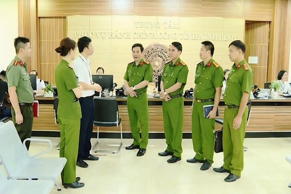 Công an tỉnh Ninh Bình hoàn thành nhiệm vụ chính trị ngay trong ngày đầu thực hiện chính quyền hai cấp Công an tỉnh Ninh Bình hoàn thành nhiệm vụ chính trị ngay trong ngày đầu thực hiện chính quyền hai cấp