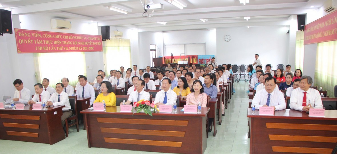 Sở Y tế An Giang công bố và trao các Quyết định về tổ chức cán bộ