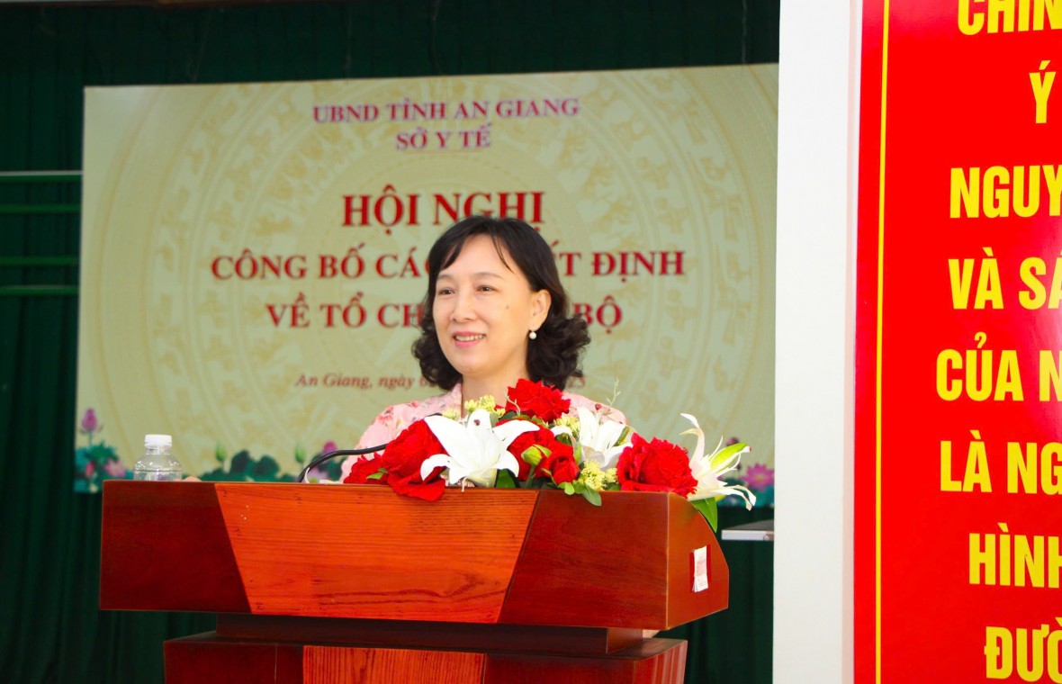 Sở Y tế An Giang công bố và trao các Quyết định về tổ chức cán bộ Sở Y tế An Giang công bố và trao các Quyết định về tổ chức cán bộ