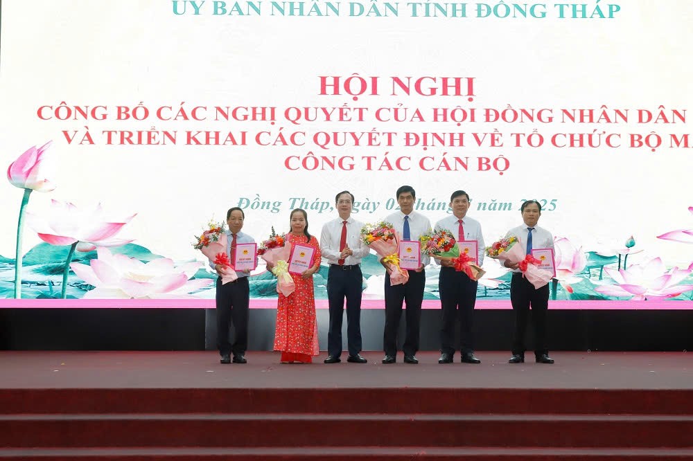 Đồng Tháp công bố nhân sự lãnh đạo sau sáp nhập tỉnh Đồng Tháp công bố nhân sự lãnh đạo sau sáp nhập tỉnh