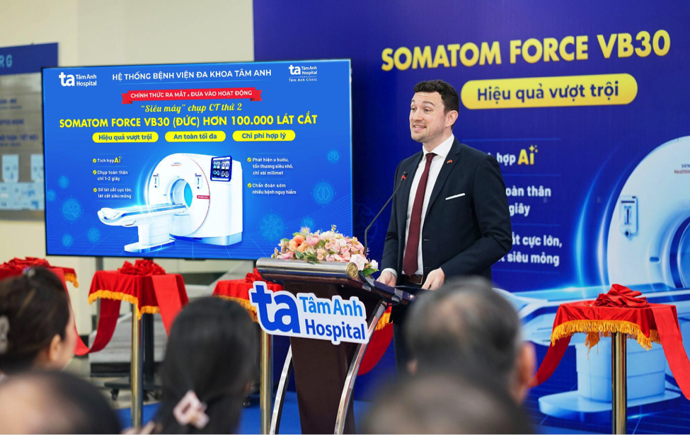 Ông Christopher Scholl phát biểu tại buổi lễ, đánh giá cao sự đầu tư công nghệ cao của Bệnh viện Đa khoa Tâm Anh. Ảnh: Bệnh viện Đa khoa Tâm Anh. Ông Christopher Scholl phát biểu tại buổi lễ, đánh giá cao sự đầu tư công nghệ cao của Bệnh viện Đa khoa Tâm Anh. Ảnh: Bệnh viện Đa khoa Tâm Anh.
