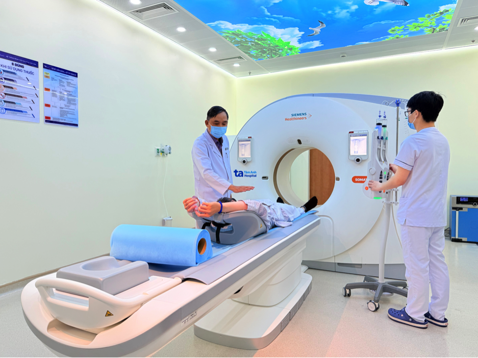 “Siêu máy” CT hơn 100.000 lát cắt phục vụ tầm soát, chẩn đoán bệnh cho những người dân TP.HCM đầu tiên trong ngày công bố vận hành. Ảnh: Bệnh viện Đa khoa Tâm Anh. “Siêu máy” CT hơn 100.000 lát cắt phục vụ tầm soát, chẩn đoán bệnh cho những người dân TP.HCM đầu tiên trong ngày công bố vận hành. Ảnh: Bệnh viện Đa khoa Tâm Anh.