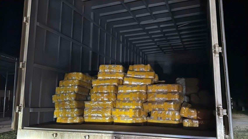  Một trong số các xe ô tô vận chuyển số ma tuý tổng hợp bị bắt giữ.