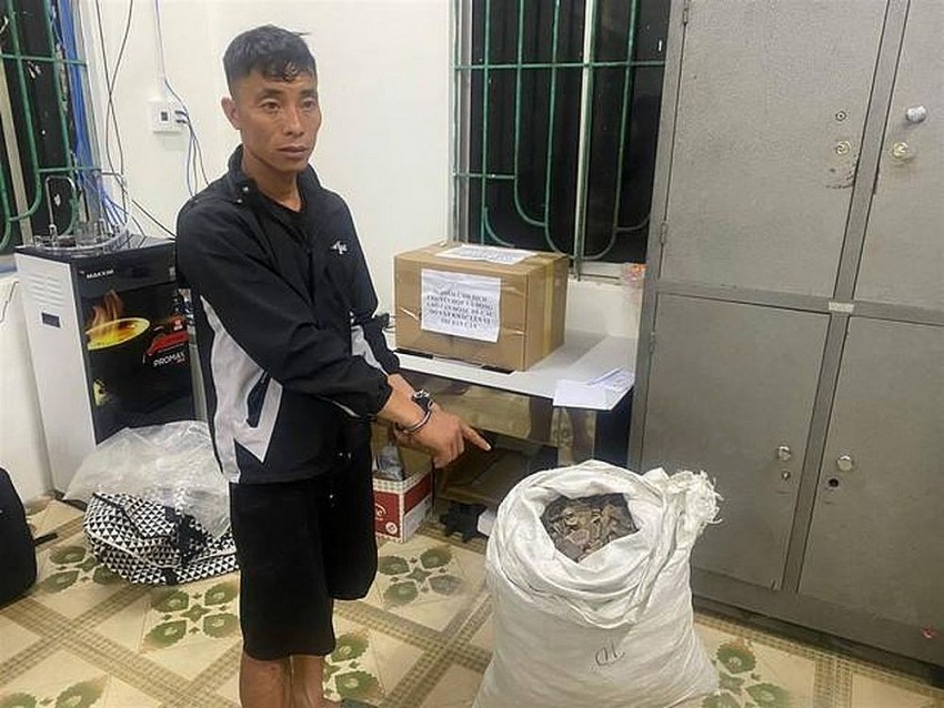 Bắt giữ đối tượng vận chuyển vảy tê tê cùng ma túy