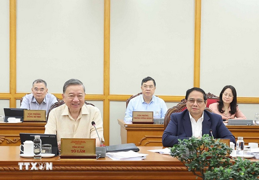 Tổng Bí thư Tô Lâm và Thủ tướng Phạm Minh Chính tại cuộc họp Bộ Chính trị, Ban Bí thư sáng 4/7. (Ảnh: TTXVN)