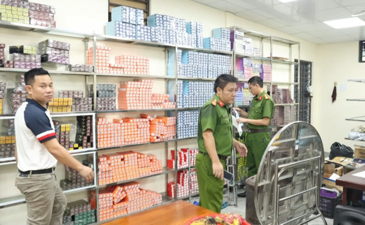 Gần 2,5 tấn mỹ phẩm không rõ nguồn gốc bị thu giữ - Ảnh Công an Quảng Trị. Gần 2,5 tấn mỹ phẩm không rõ nguồn gốc bị thu giữ - Ảnh Công an Quảng Trị.