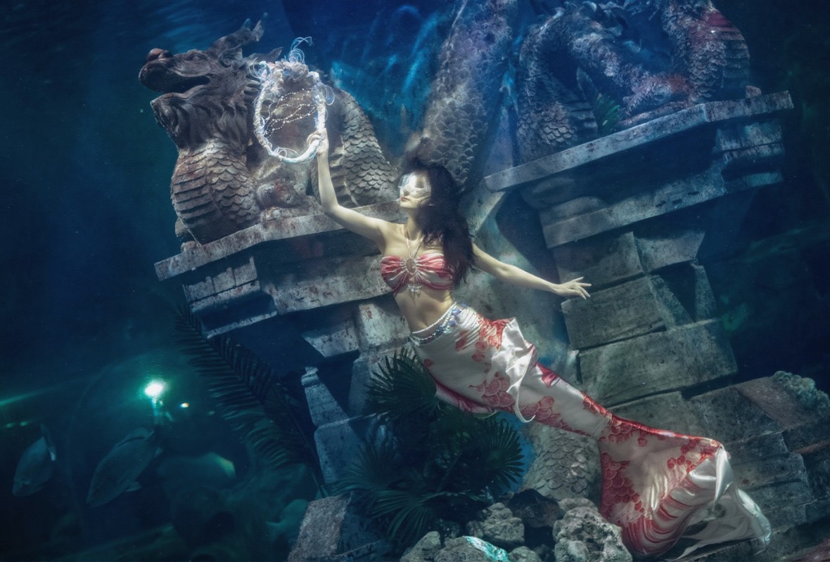 Nghề “nàng tiên cá” như đóng kịch câm dưới nước