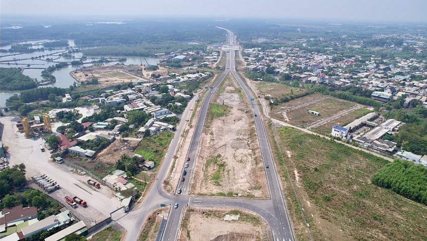 Dự kiến tháng 8 bắt đầu thu phí cao tốc Bến Lức - Long Thành