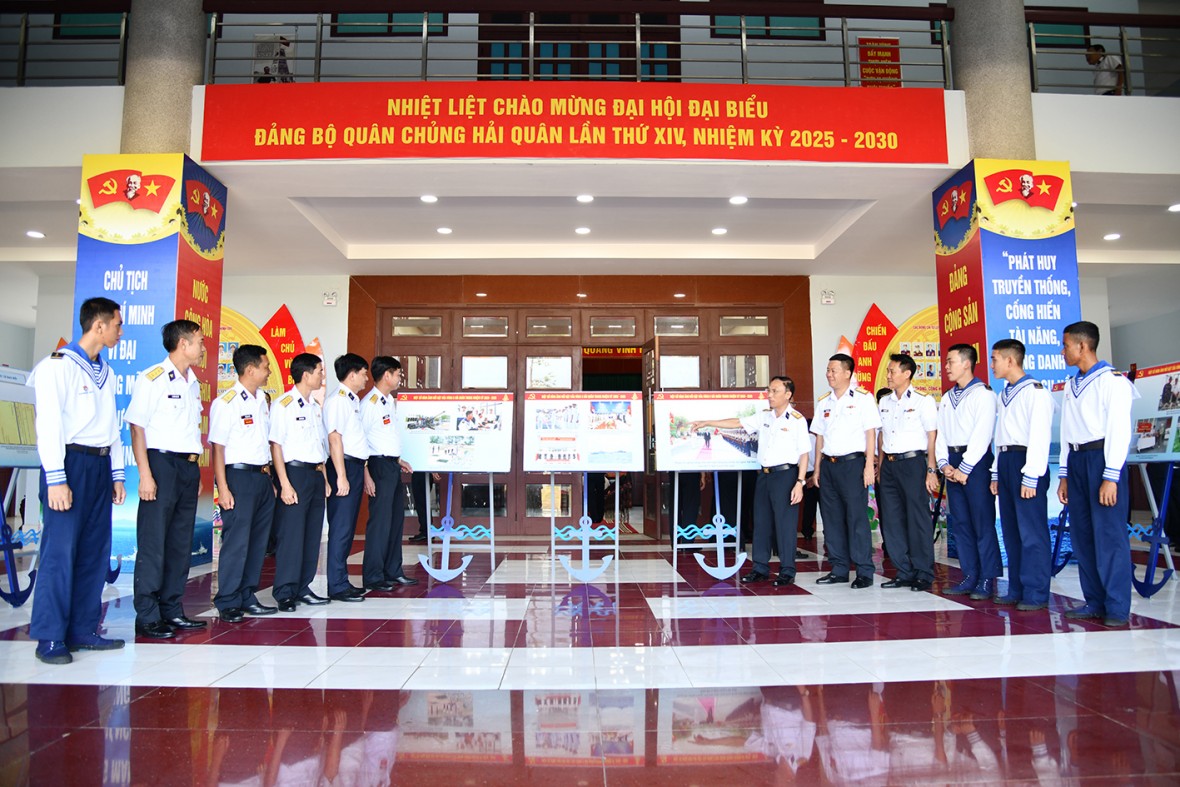 Vùng 5 Hải quân trưng bày 300 bức ảnh với chủ đề “Tự hào người chiến sĩ Hải quân”