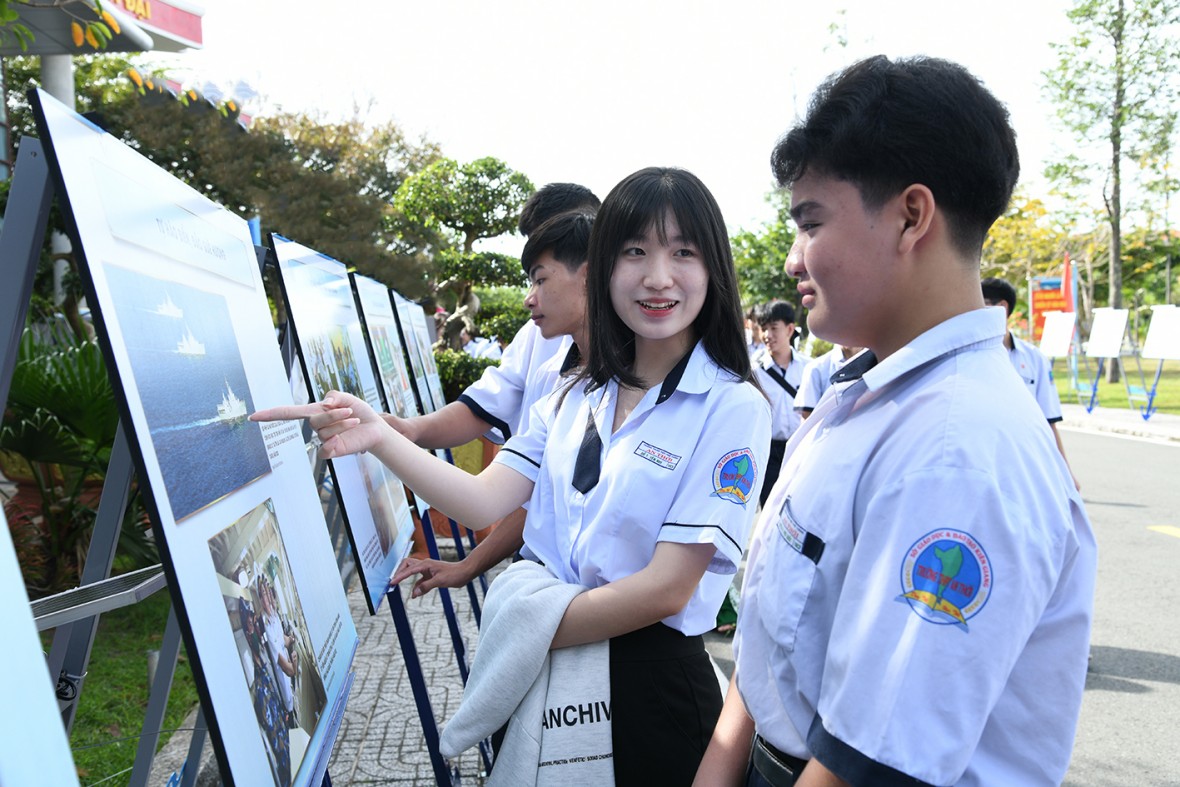 Vùng 5 Hải quân trưng bày 300 bức ảnh với chủ đề “Tự hào người chiến sĩ Hải quân”