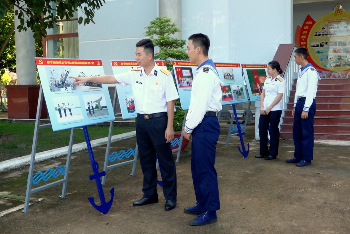 Vùng 5 Hải quân trưng bày 300 bức ảnh với chủ đề “Tự hào người chiến sĩ Hải quân”