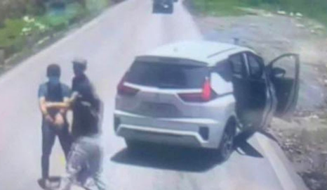 Tạm giữ hình sự hai đối tượng dùng dao và súng K54 đe dọa tài xế trên đèo Đá Trắng