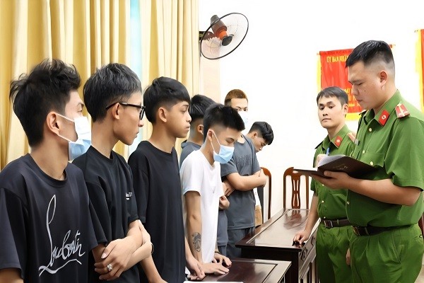 Công an Ninh Bình triệu tập nhiều thanh, thiếu niên sử dụng mô tô lạng lách, đánh võng