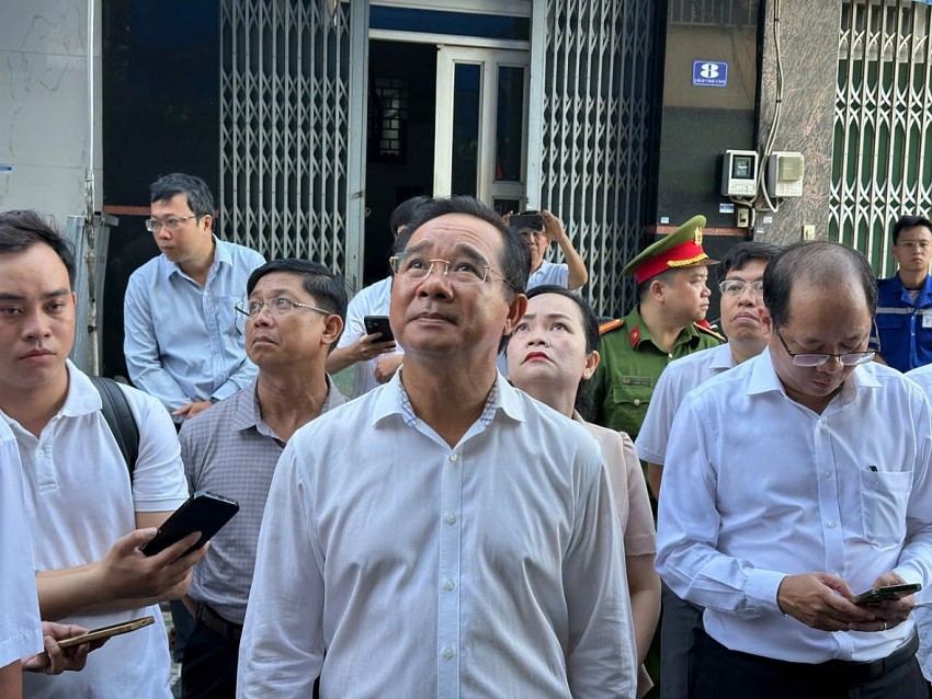 Chủ tịch UBND TPHCM Nguyễn Văn Được trực tiếp đến hiện trường vụ cháy tại cư xá Độc Lập