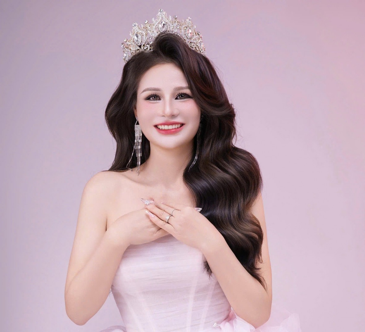 Á hoàng Vũ Huyên đại diện Việt Nam tranh tài tại Hoa hậu Cộng hòa Liên lục địa Quốc tế 2025