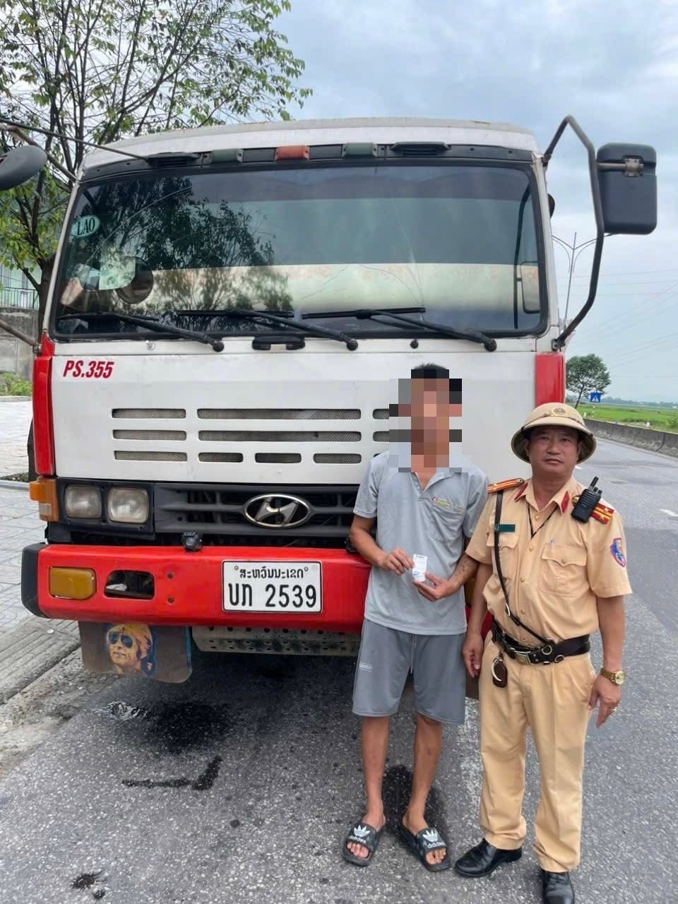 Tài xế Đ. dương tính với ma túy tổng hợp - Ảnh Công an Hà Tĩnh.