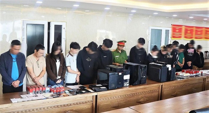 Công an Đà Nẵng nhận bằng khen vụ phá đường dây mua bán hóa đơn 22.000 tỷ