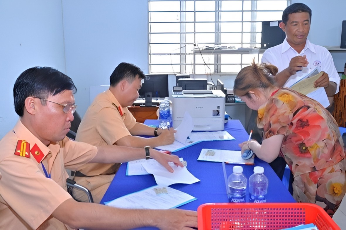 Người dân Cà Mau có thể đăng ký xe tại bất kỳ Công an xã nào trong tỉnh