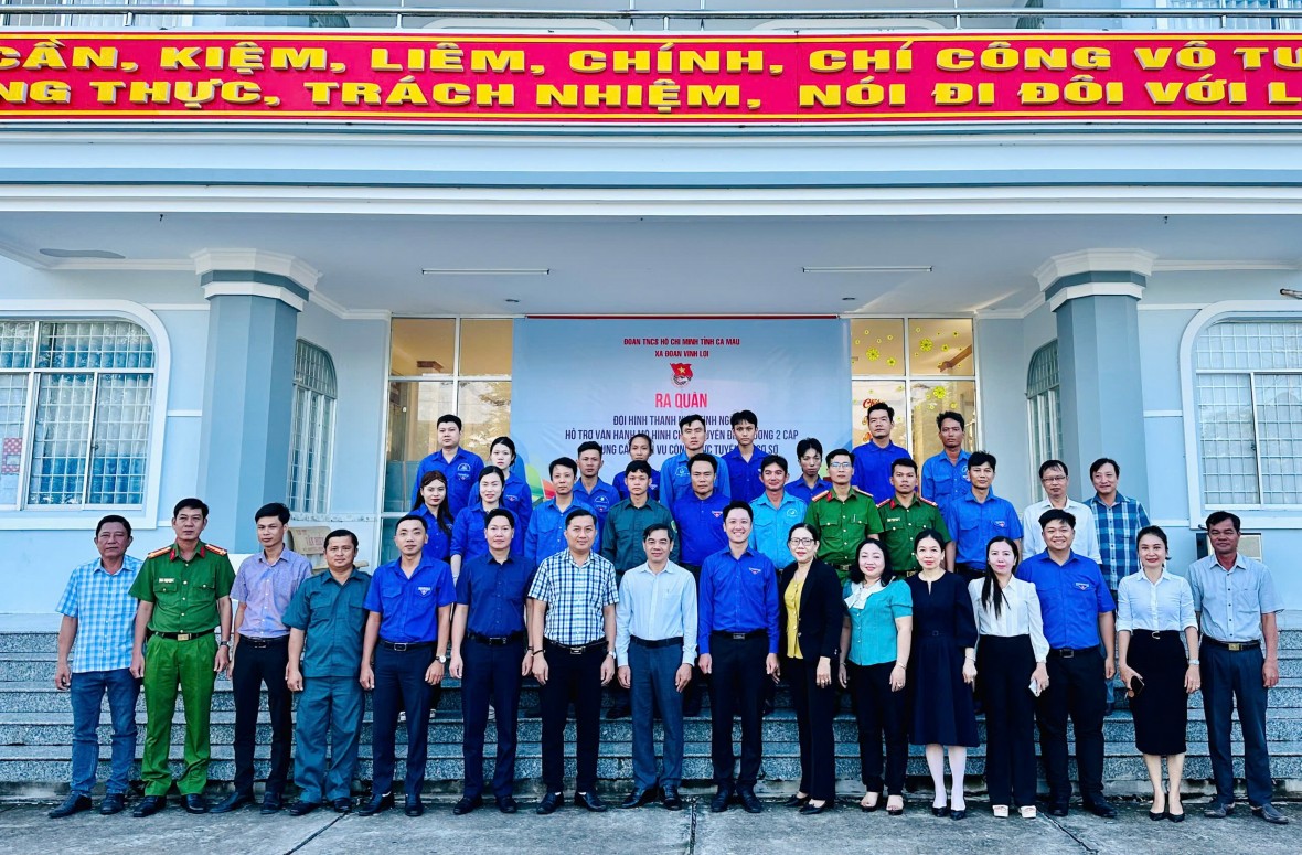 Tuổi trẻ Vĩnh Lợi hỗ trợ người dân sử dụng dịch vụ công trực tuyến