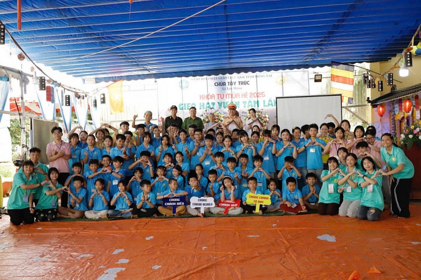 Buổi tuyên truyền góp phần xây dựng văn hóa tham gia giao thông an toàn.