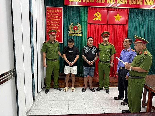 Bắt giữ khẩn cấp 2 đối tượng trong vụ hành hung 2 thiếu niên gây phẫn nộ dư luận