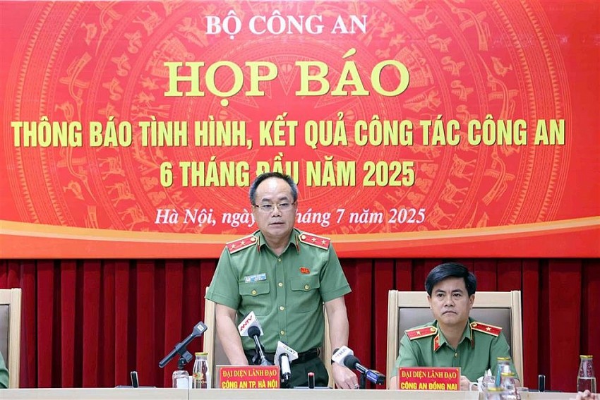 Trung tướng Nguyễn Thanh Tùng, Giám đốc Công an TP Hà Nội thông tin tại buổi họp báo. Trung tướng Nguyễn Thanh Tùng, Giám đốc Công an TP Hà Nội thông tin tại buổi họp báo.