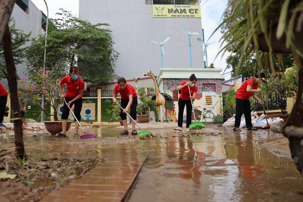 Bộ GD&ĐT yêu cầu dọn dẹp trường/lớp học ngay sau mưa lũ
