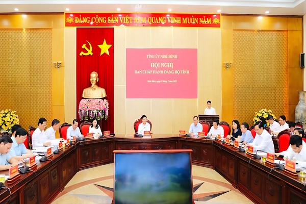 Hội nghị Ban Chấp hành Đảng bộ tỉnh Ninh Bình họp phiên đầu tiên sau hợp nhất Hội nghị Ban Chấp hành Đảng bộ tỉnh Ninh Bình họp phiên đầu tiên sau hợp nhất