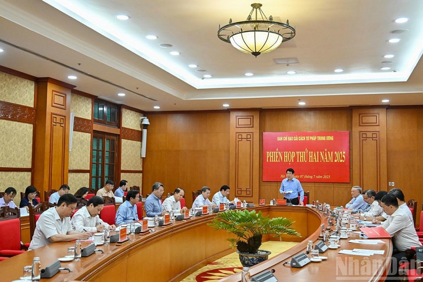 Ban Chỉ đạo CCTP Trung ương cho ý kiến về chế định luật sư công và công tác thi hành án hành chính Ban Chỉ đạo CCTP Trung ương cho ý kiến về chế định luật sư công và công tác thi hành án hành chính