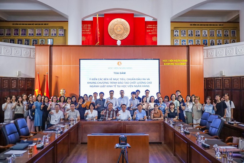 Các đại biểu chụp ảnh lưu niệm tại Tọa đàm.