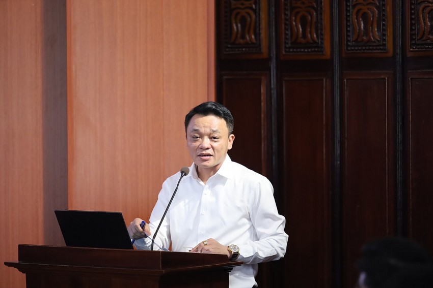 Tham luận 2 với chủ đề “Nhu cầu nguồn nhân lực chất lượng cao trong lĩnh vực pháp luật kinh tế” do LS. Hà Trọng Đại – Giám đốc Công ty Luật TNHH Hà Trọng Đại và Cộng sự trình bày.