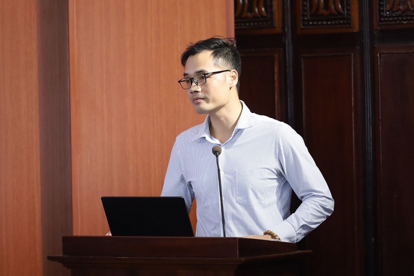 Tham luận 1 với chủ đề “Định hướng xây dựng mục tiêu, chuẩn đầu ra chương trình đào tạo Luật Kinh tế chất lượng cao” do TS. Hoàng Văn Thành – Khoa Luật, Học viện Ngân hàng trình bày.