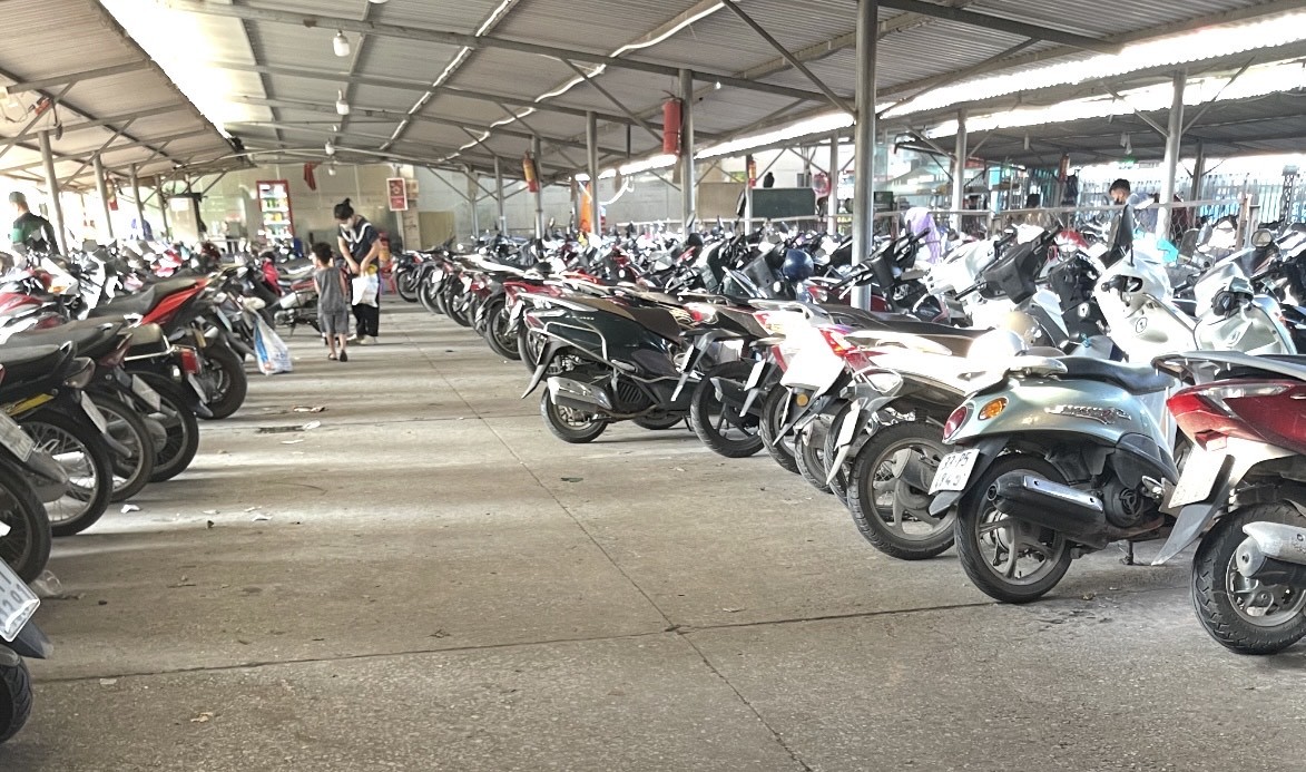 Trông giữ xe với giá 