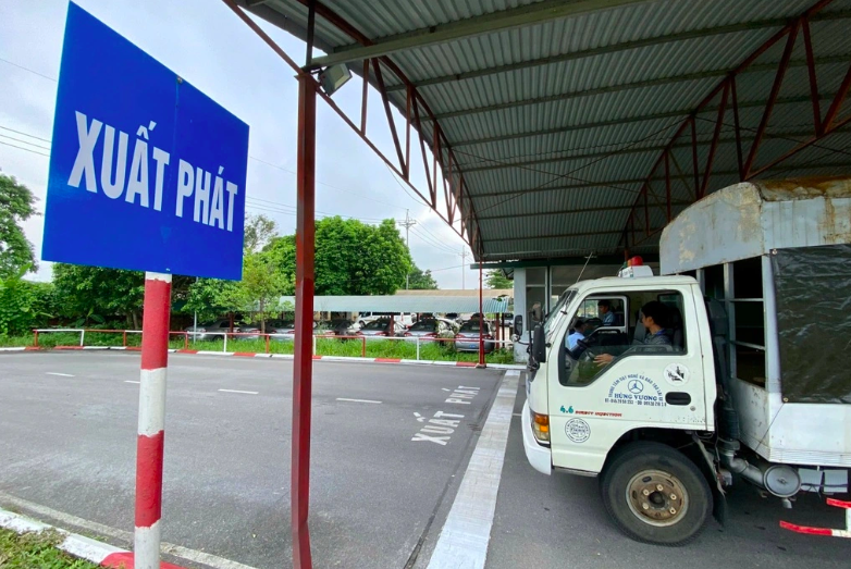 Một trung tâm sát hạch lái xe ở Hà Nội. Ảnh Dân Trí Một trung tâm sát hạch lái xe ở Hà Nội. Ảnh Dân Trí