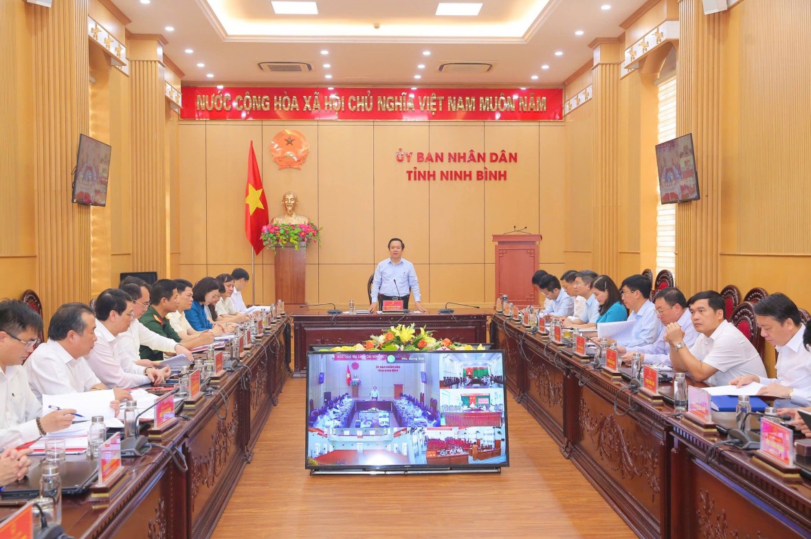 Quang cảnh hội nghị trực tiếp kết hợp trực tuyến. (Ảnh: UBND tỉnh Ninh Bình) Quang cảnh hội nghị trực tiếp kết hợp trực tuyến. (Ảnh: UBND tỉnh Ninh Bình)